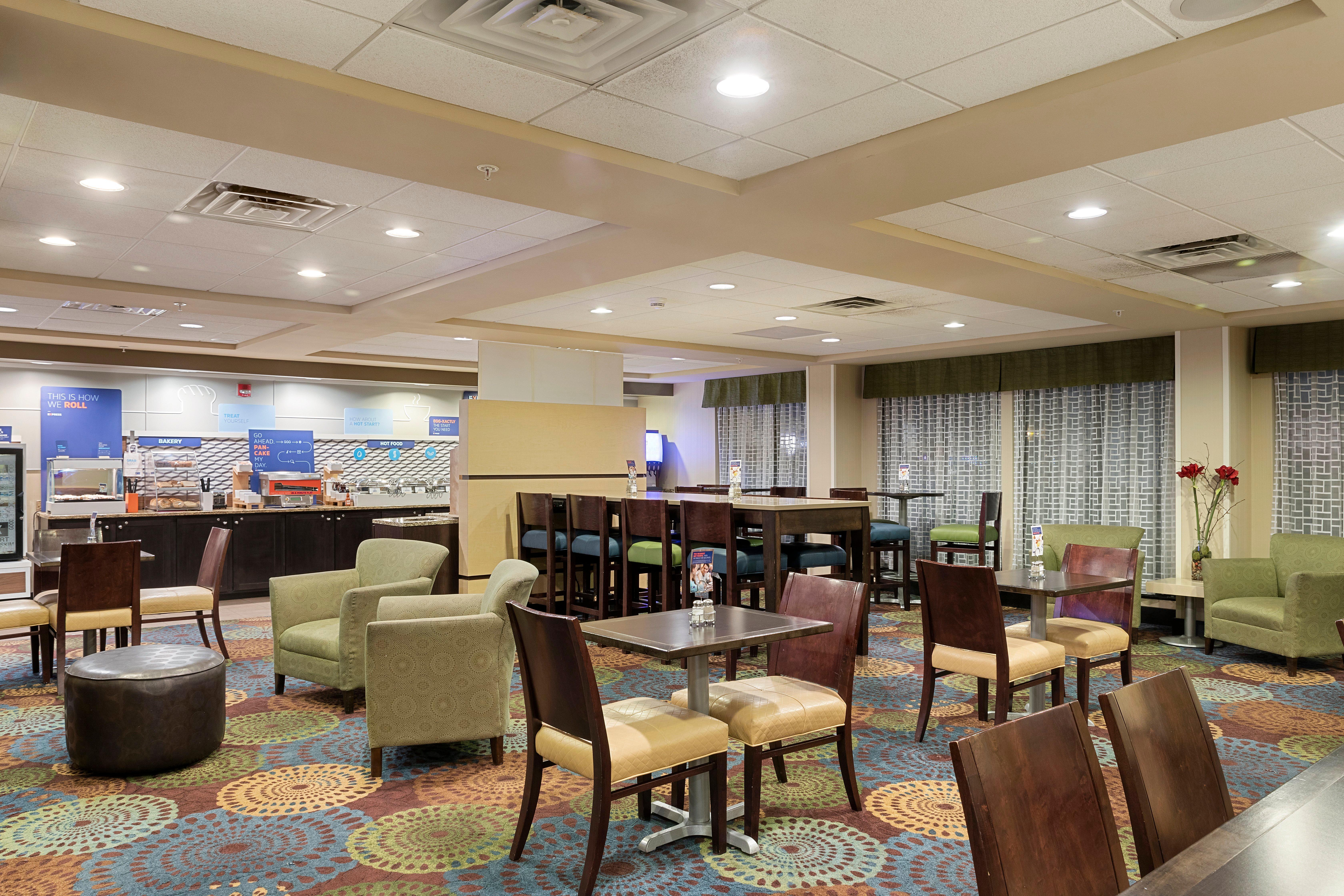 Holiday Inn Express Bloomington West By Ihg Exterior photo